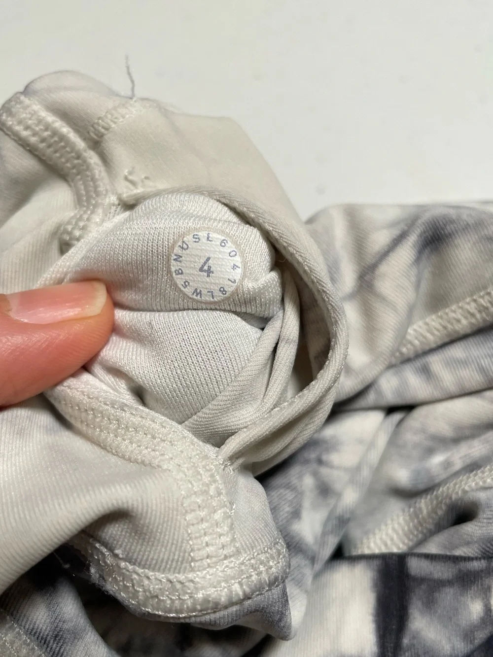 Lululemon Wunder Under high-rise leggings in a cement grey tie-dye print. Size 4